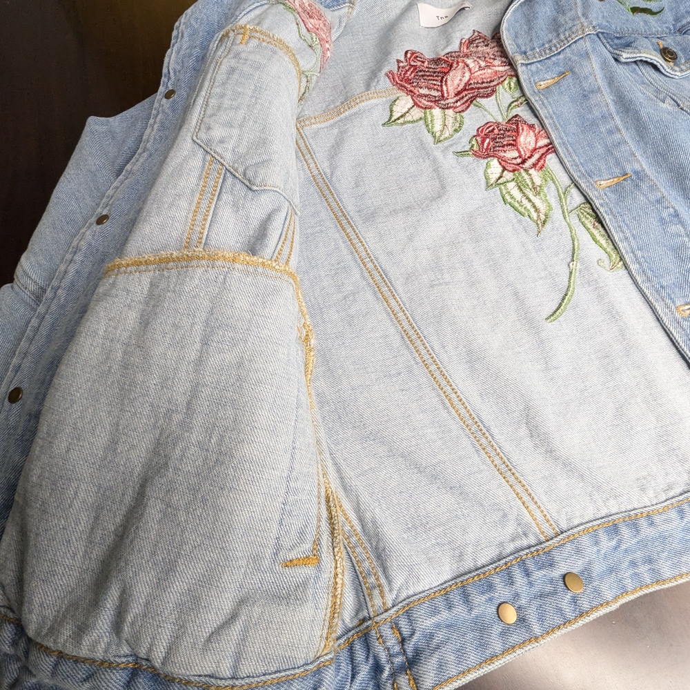 ARITZIA TNA Embroidered Rose Denim Jean Jacket, WOMENS Medium - Picture 14 of 16